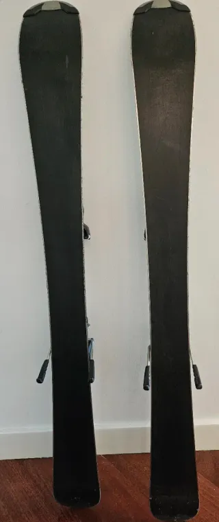 Esquís Elan 90cm, Botas Atomic 18/18.5 y Bastones