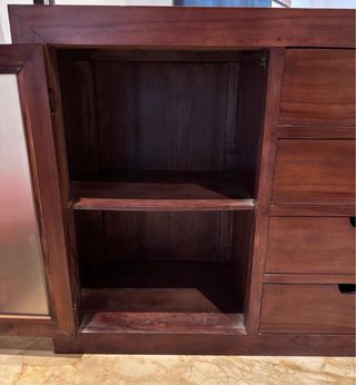 Aparador madera 4 cajones 2 puertas cristal