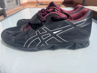 Zapatillas Halterofilia Asics Negras y Rojas