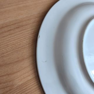 Fuente loza rústica floral azul y amarilla