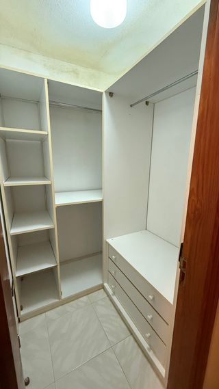 Armario empotrado vestidor cajonera estanterías