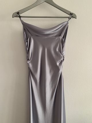 Vestido gris satinado