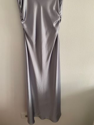 Vestido gris satinado