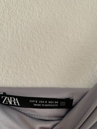 Vestido gris satinado