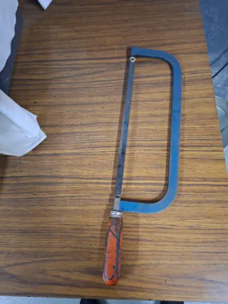 Sierra de arco manual antigua