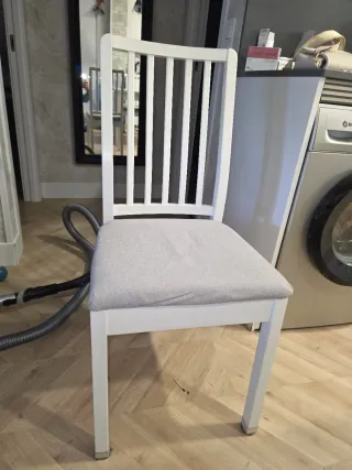 Mesa de comedor y 4 sillas