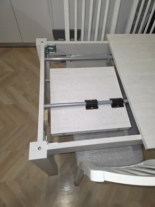 Mesa de comedor y 4 sillas