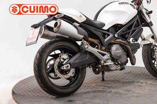 DUCATI MONSTER 696
