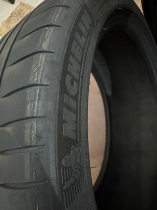Michelin Pilot Sport 4 245/40 R18