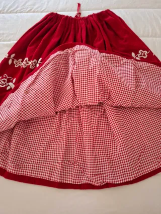 Falda de huertana bordada roja