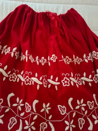 Falda de huertana bordada roja