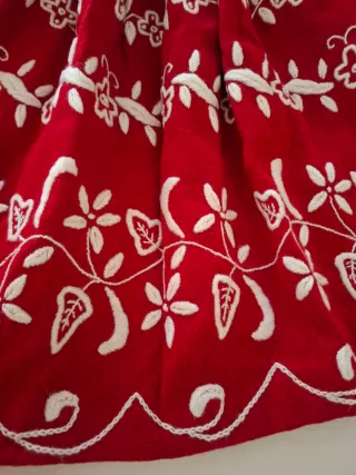 Falda de huertana bordada roja