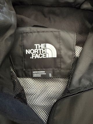 Chaqueta impermeable The North Face negra