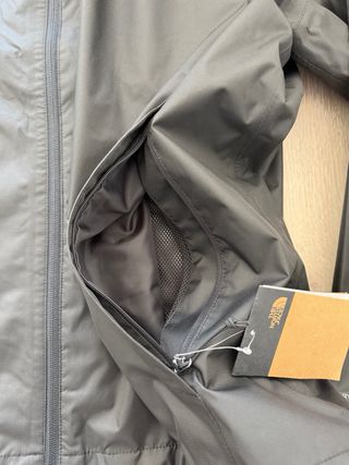 Chaqueta impermeable The North Face negra