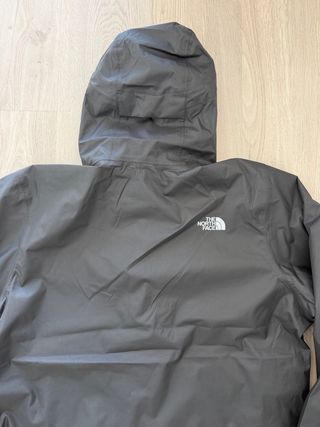 Chaqueta impermeable The North Face negra
