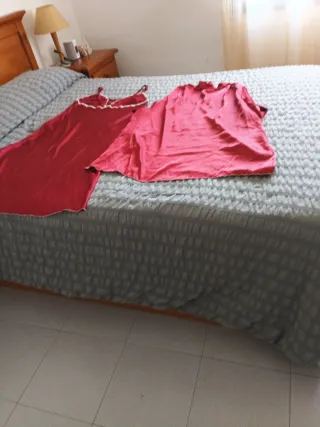 Camisón fucsia con puntillas