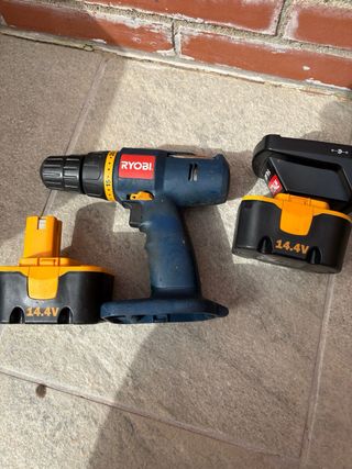 Taladro Atornillador Ryobi 14.4V con Cargador