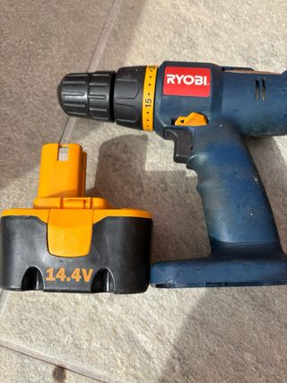Taladro Atornillador Ryobi 14.4V con Cargador