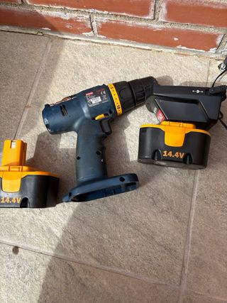 Taladro Atornillador Ryobi 14.4V con Cargador