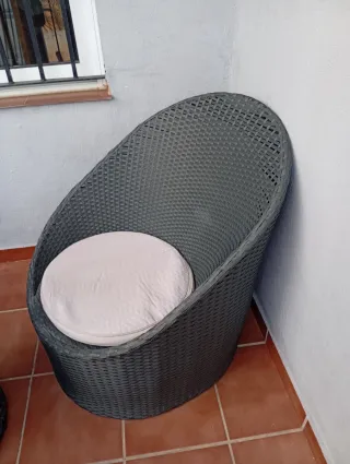 Conjunto ratán: sillón y mesa