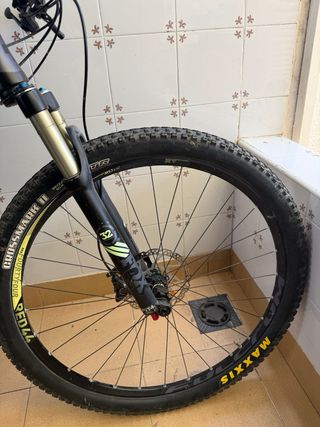 Bicicleta Cube Reaction Carbono