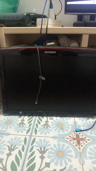 Monitor TV Samsung Negro sin base sin control