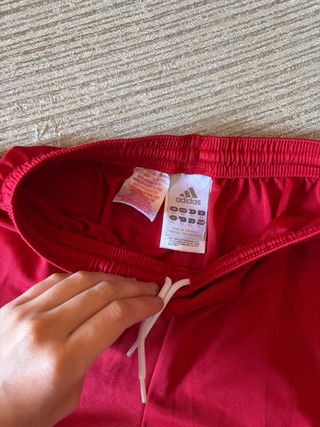 Pantalón corto Adidas rojo
