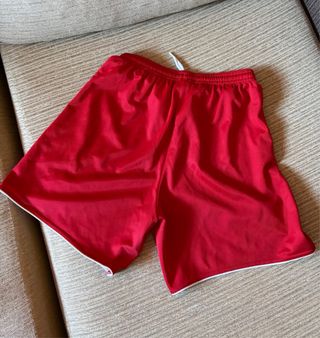 Pantalón corto Adidas rojo