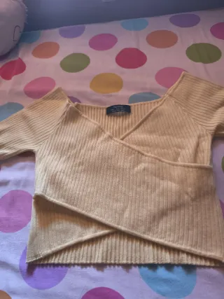 Top amarillo Bershka talla L cruzado