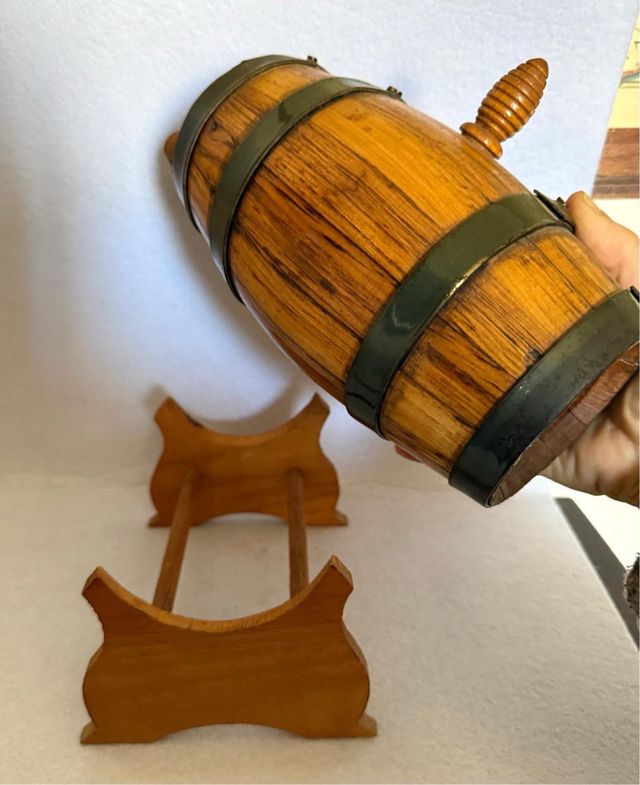 Botte in legno miniatura con rubinetto