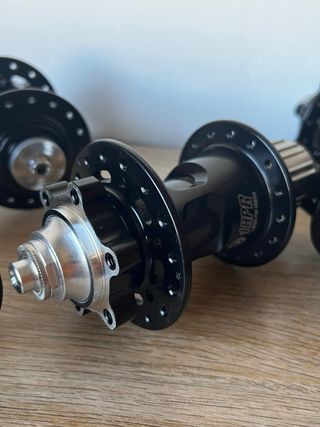 Bujes 1HPR Carbono Negro