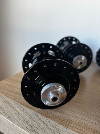 Bujes 1HPR Carbono Negro
