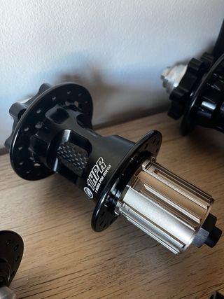 Bujes 1HPR Carbono Negro