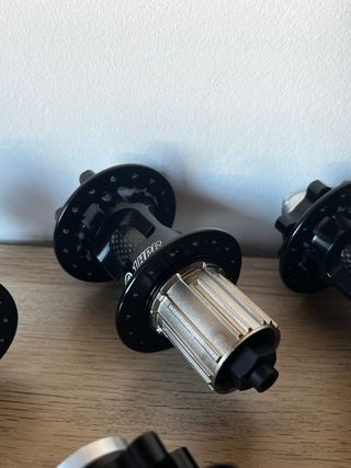 Bujes 1HPR Carbono Negro