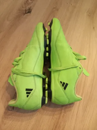 Botas Adidas de tacos verdes talla 36