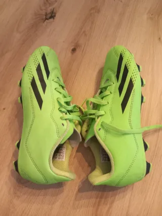 Botas Adidas de tacos verdes talla 36