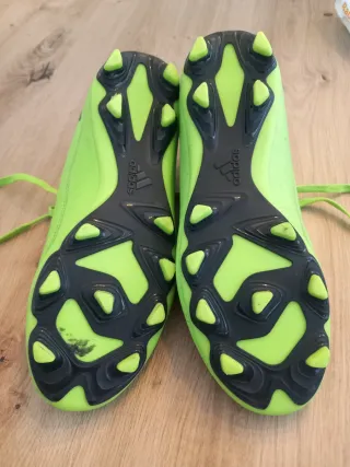 Botas Adidas de tacos verdes talla 36