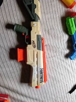 Lote Pistolas Nerf y Accesorios