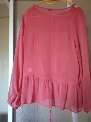 Blusa rosa com renda