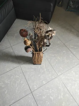 Vaso decorativo in ferro e legno