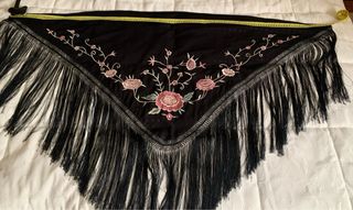 Mantoncillo Flamenco Negro Bordado Rosas