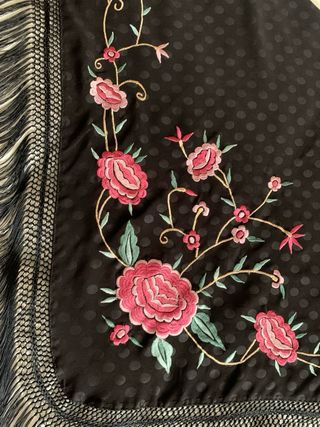 Mantoncillo Flamenco Negro Bordado Rosas