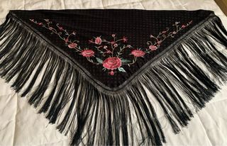 Mantoncillo Flamenco Negro Bordado Rosas