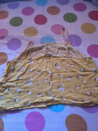 Top tirantes flores amarillo Stradivarius T.L