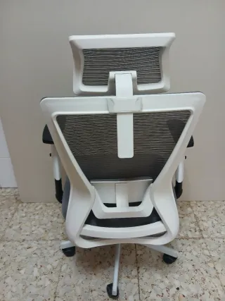 Silla de oficina ergonómica gris
