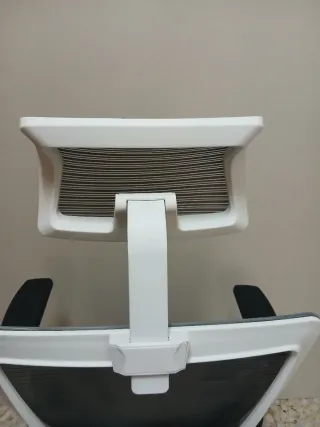 Silla de oficina ergonómica gris