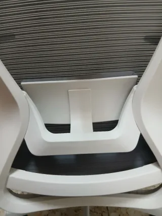 Silla de oficina ergonómica gris