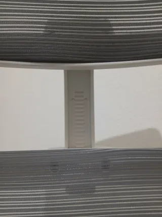 Silla de oficina ergonómica gris