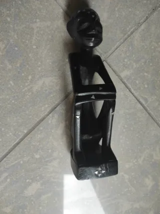 Omino etnico legno nero