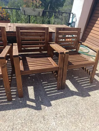 Sillas de madera con reposabrazos